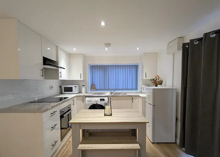 Newly Furnished Guest House Near City Centre